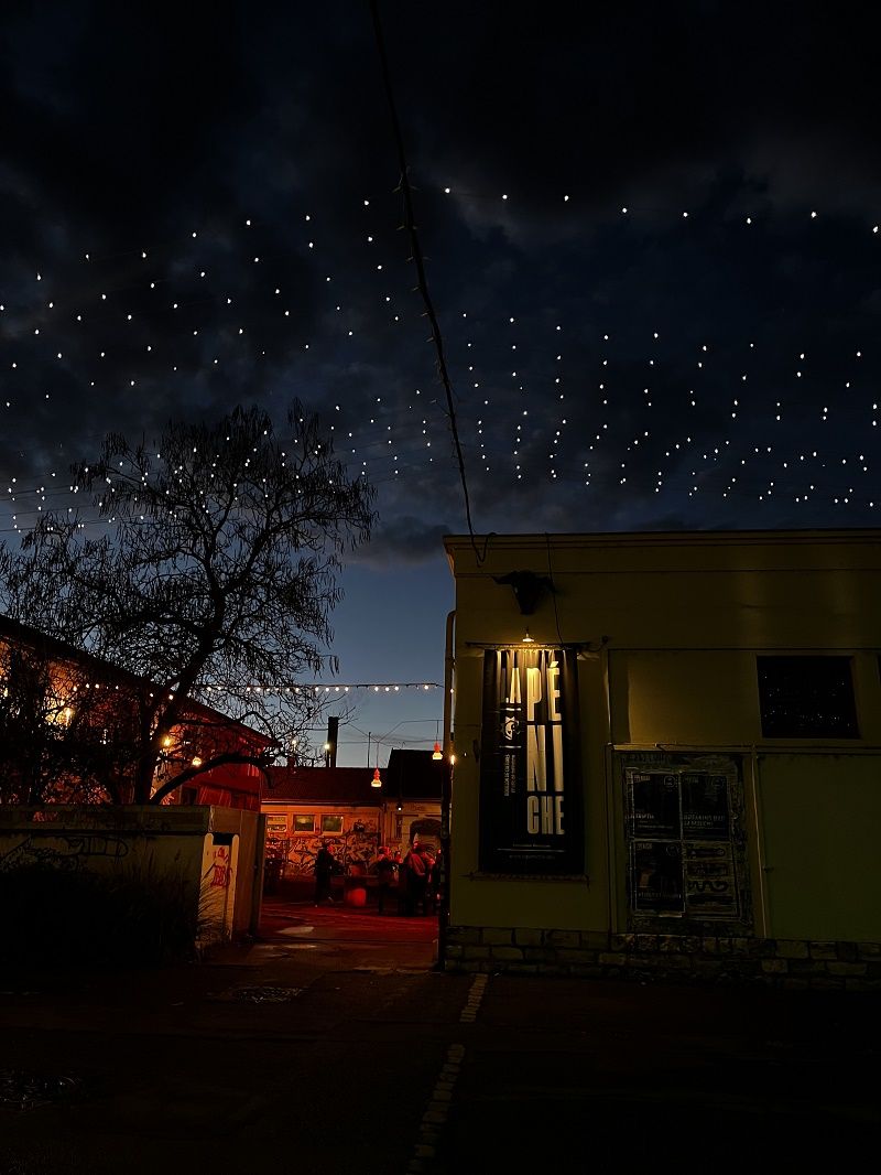 Entrée salle La Péniche