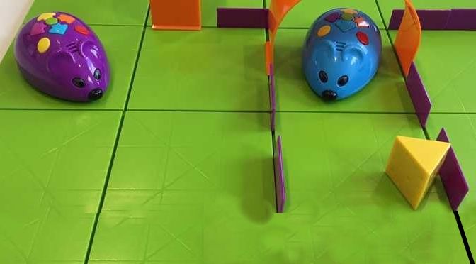 souris-robot dans un labyrinthe